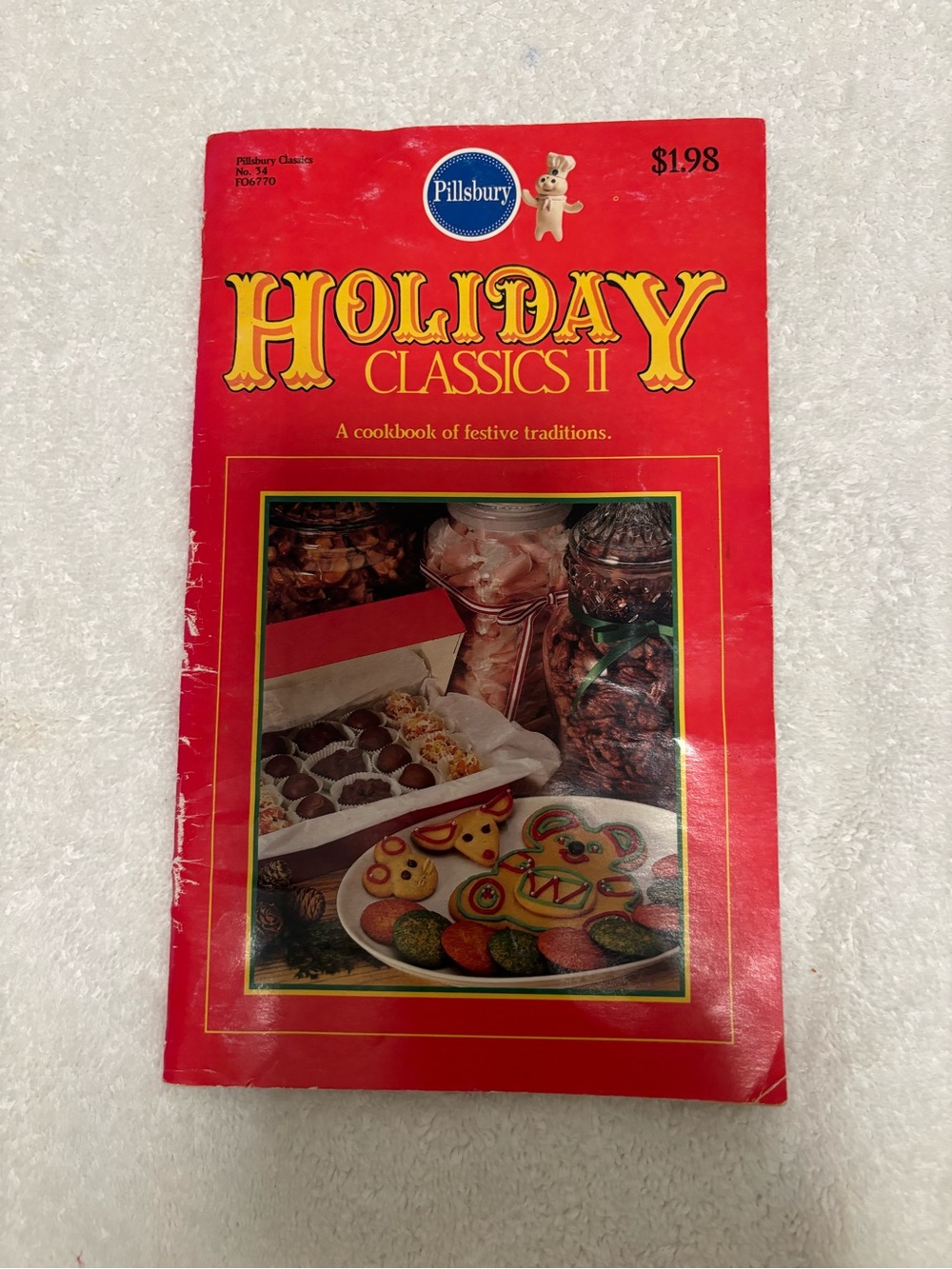 Vintage 1983 pillsbury holiday classic cookbook